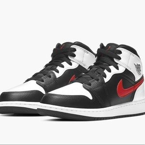 Black/Red Air Jordan 1 Mid Shoe size 2.5 boys